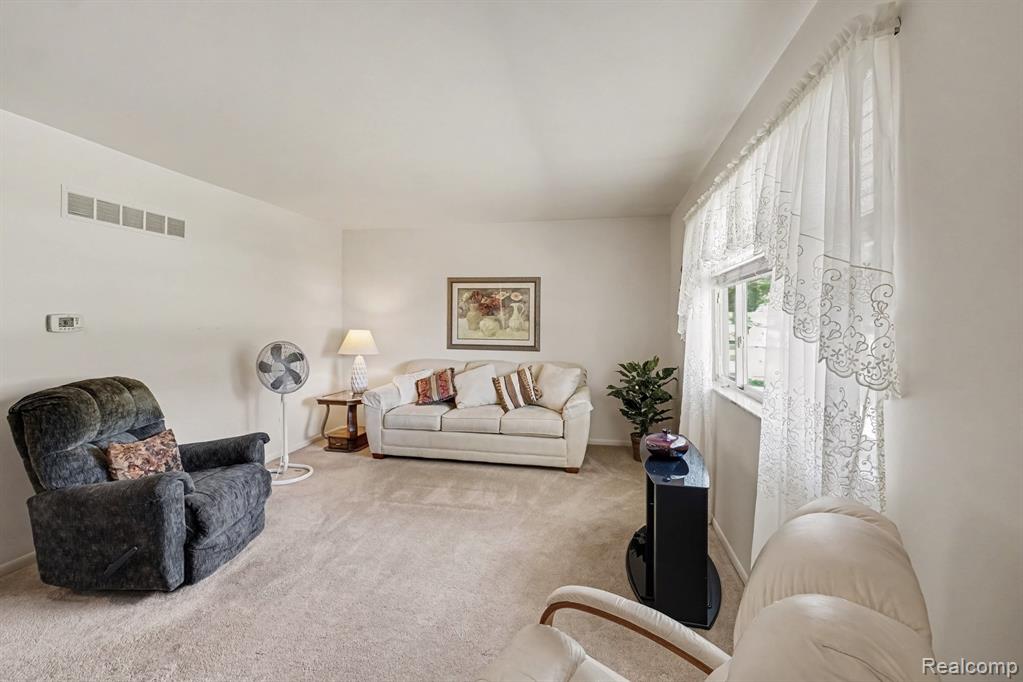 7083 Fairgrove Drive, Swartz Creek, MI 48473 — Photo 5