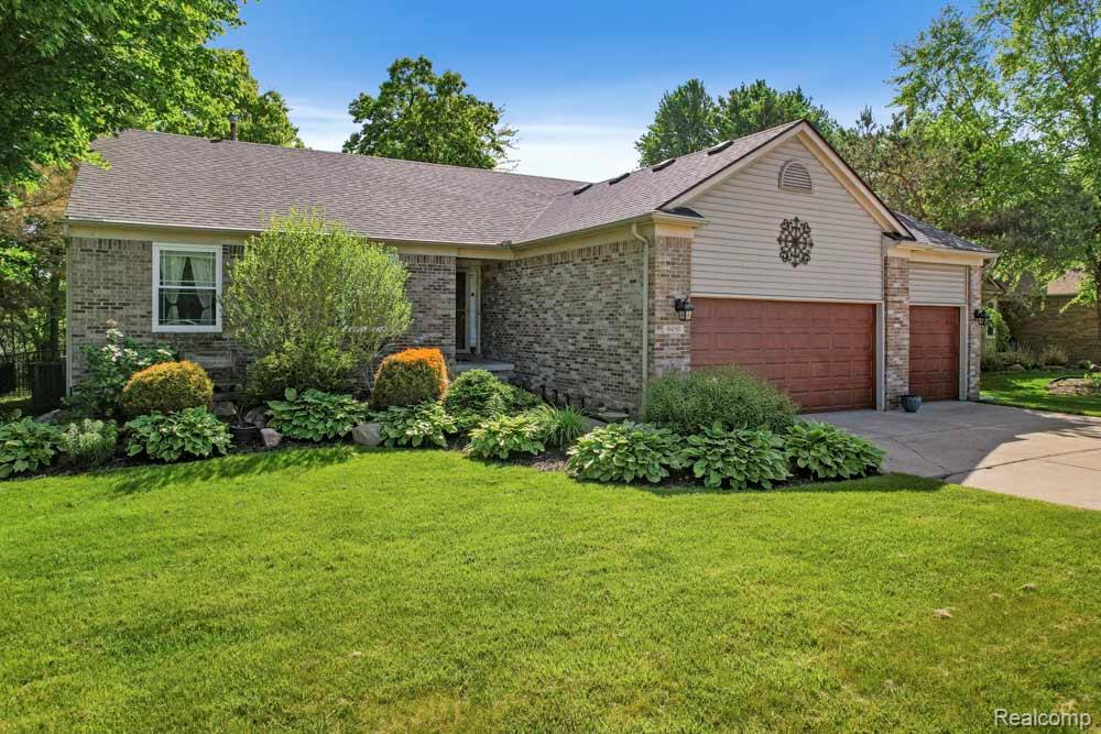 9450 SANDLEWOOD Court, Whitmore Lake, MI 48189 — Photo 2