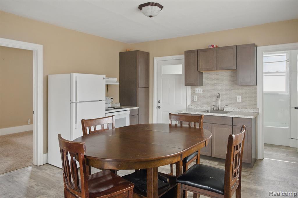 880 WHITE Avenue, Lincoln Park, MI 48146 — Photo 23