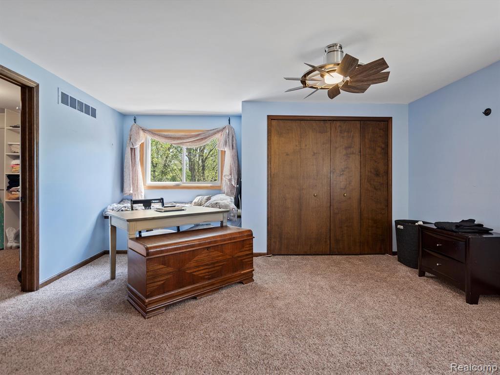 579 S HOSPITAL Road, Waterford, MI 48327 — Photo 16