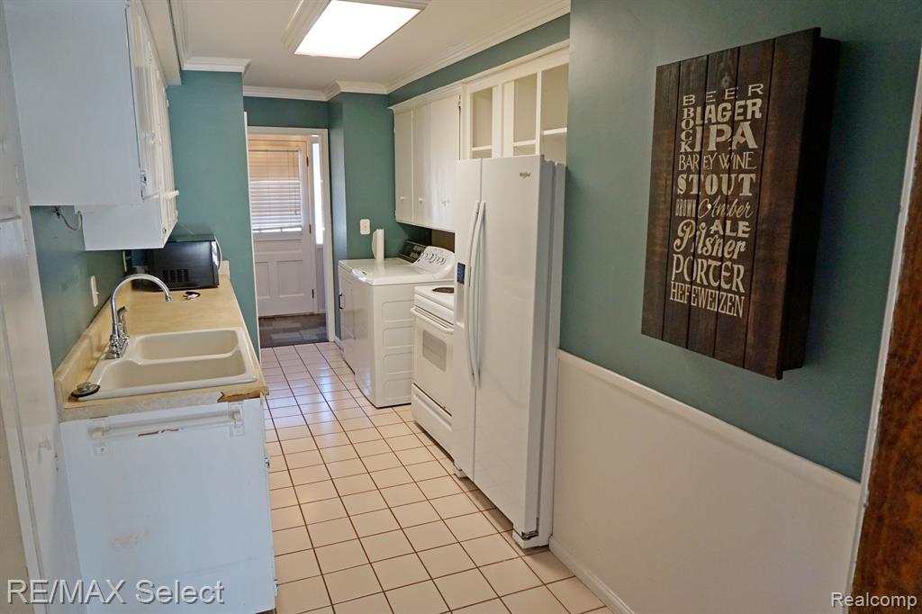570 SHOREVIEW Drive, Waterford, MI 48328 — Photo 13