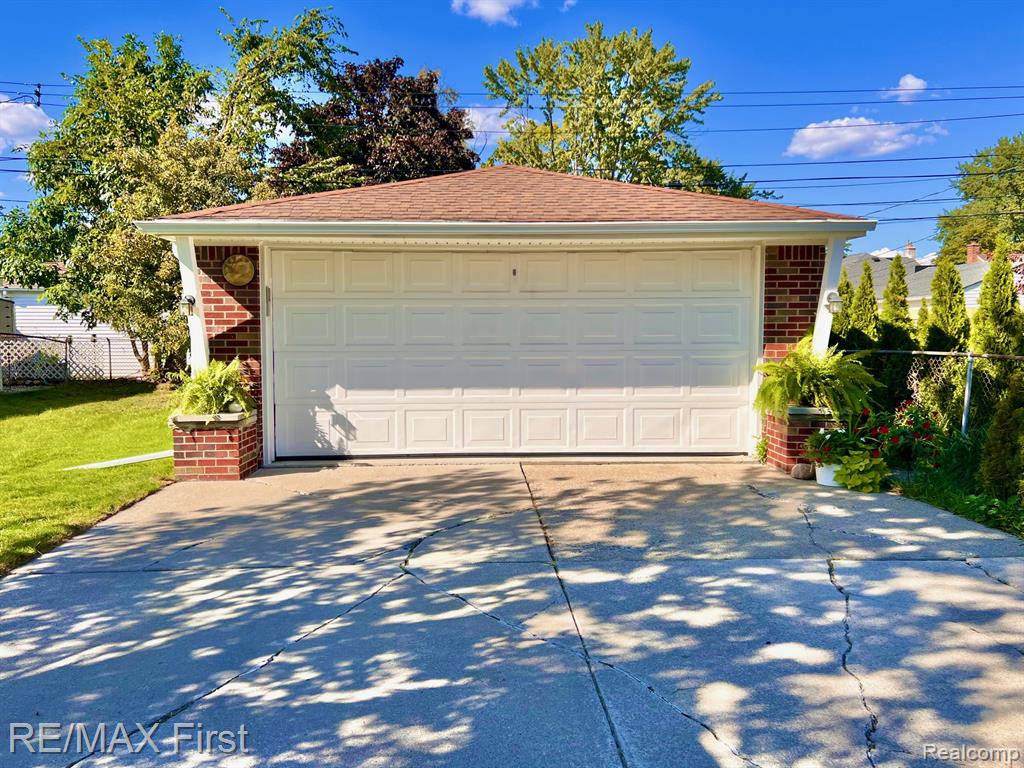 70 Knollwood Boulevard, Clawson, MI — Photo 27