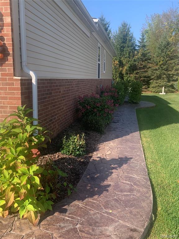 26530 Higgins Way, Brownstown, MI 48134 — Photo 33