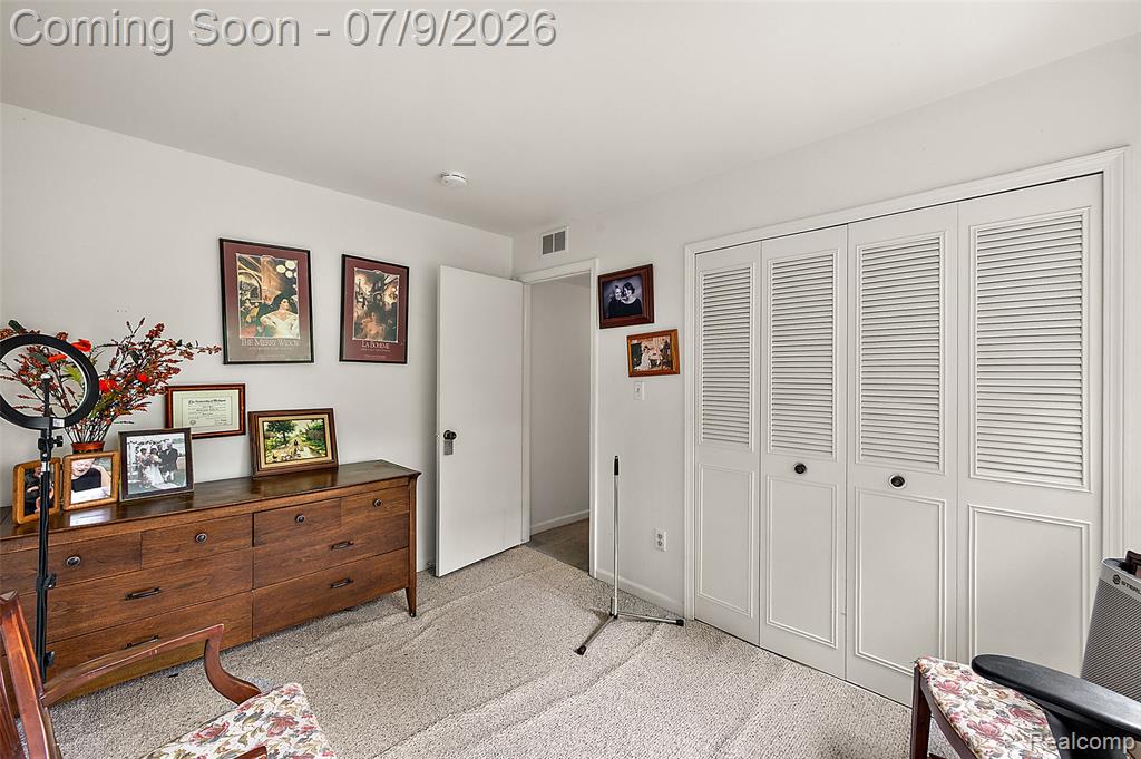 930 Little Hill Court, Rochester Hills, MI 48307 — Photo 33
