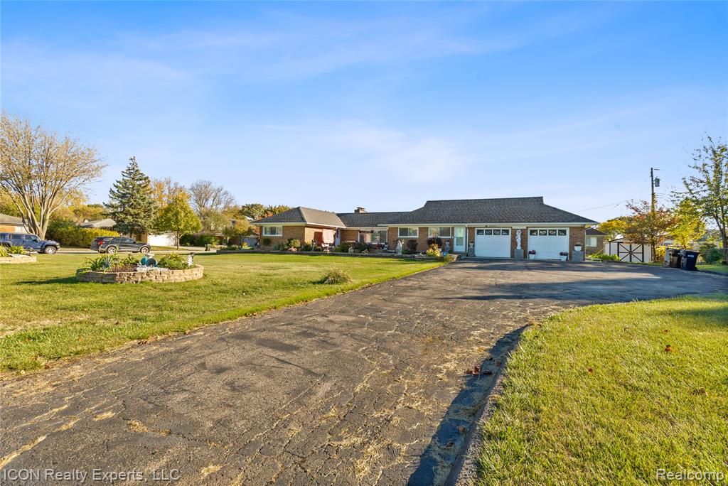 5072 15 Mile Road, Sterling Heights, MI 48310 — Photo 45