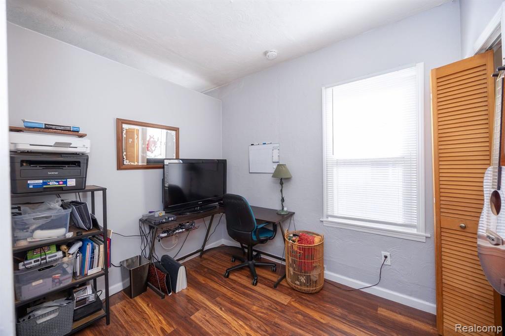 569 CLEOPHUS Parkway, Lincoln Park, MI 48146 — Photo 16