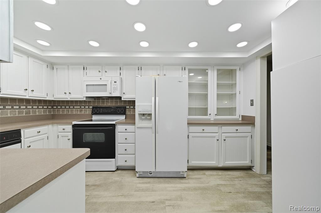 19710 W 13 Mile Road, 108, Beverly Hills, MI 48025 — Photo 6