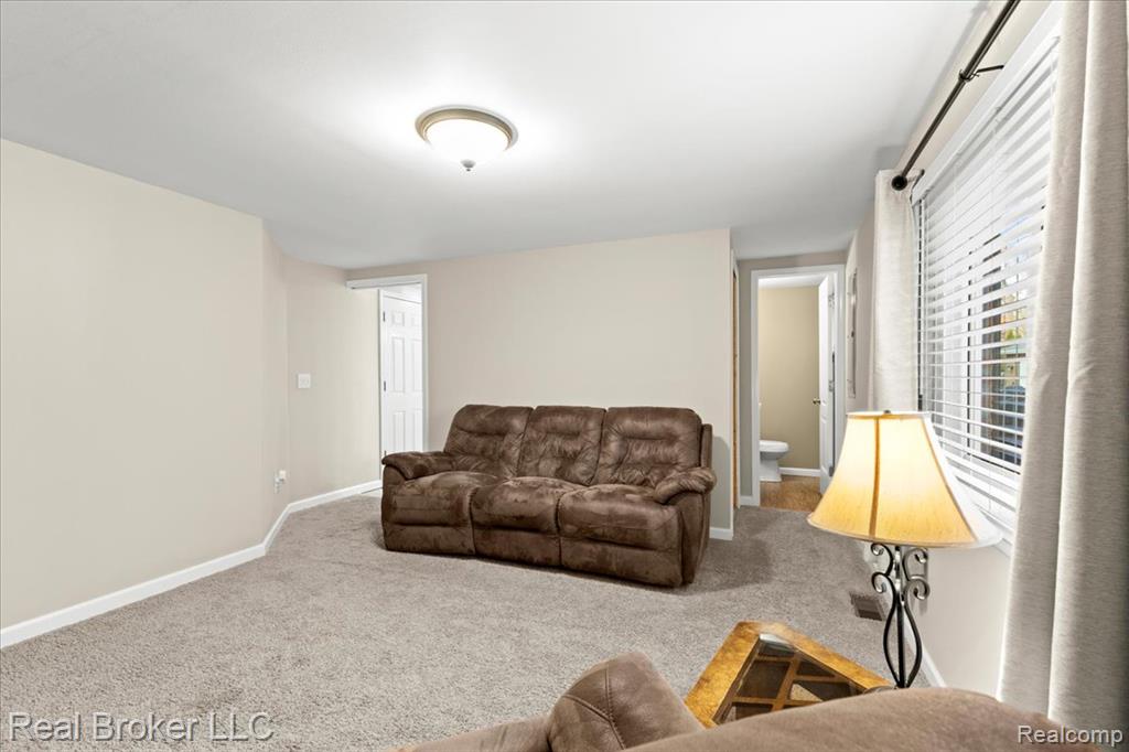 52048 Brentwood Drive, Shelby Twp, MI 48316 — Photo 36