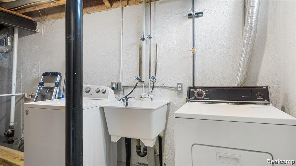 8336 Hickory Drive, Sterling Heights, MI 48312 — Photo 16