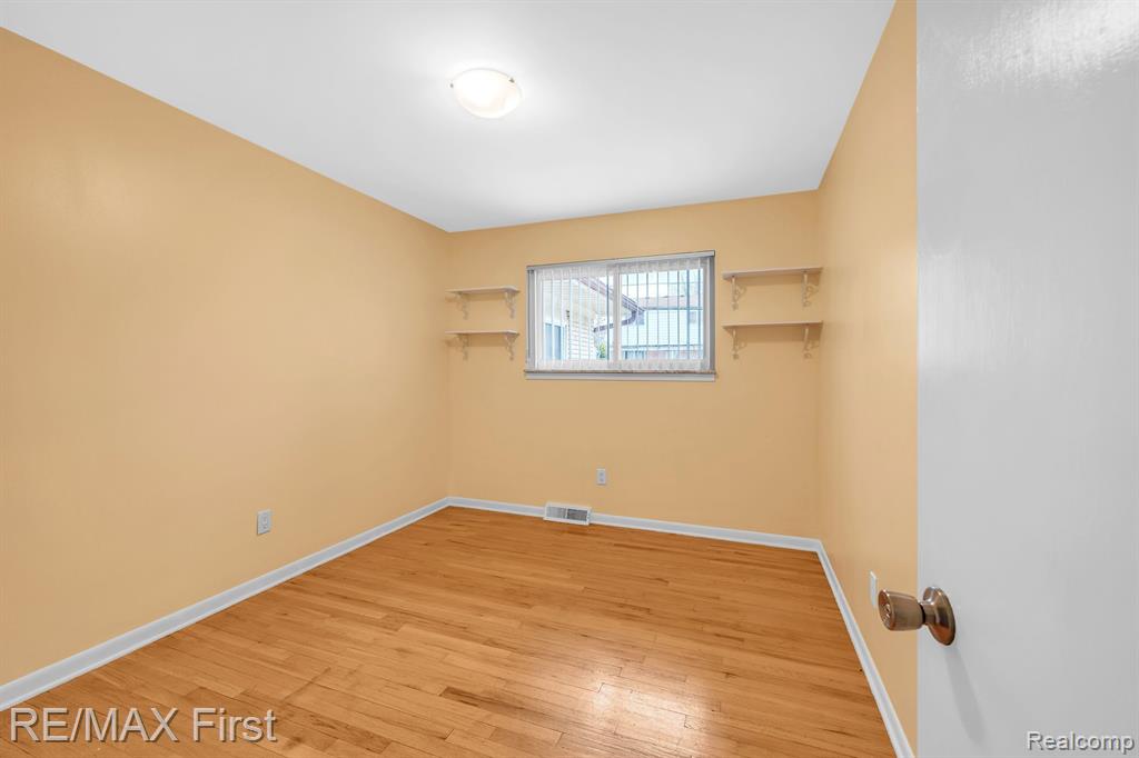 4191 ANGELINE Drive, Sterling Heights, MI 48310 — Photo 18