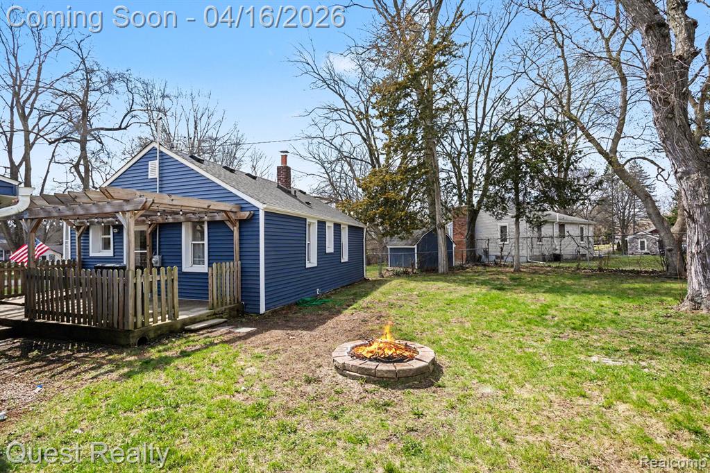 6510 Oakridge Drive, Waterford, MI 48329 — Photo 19