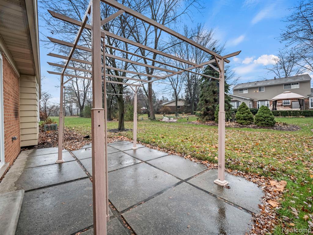 980 Briston Drive, Rochester Hills, MI 48307 — Photo 8