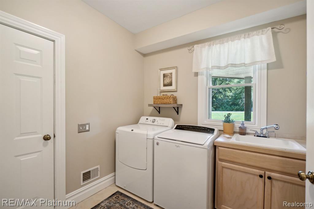 4657 Lakeshire Drive, Howell, MI 48843 — Photo 34