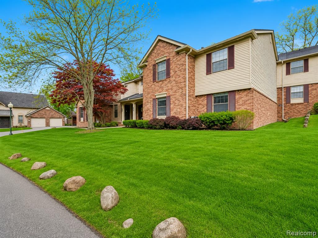 29539 Pine Ridge Circle, Farmington Hills, MI 48331 — Photo 2