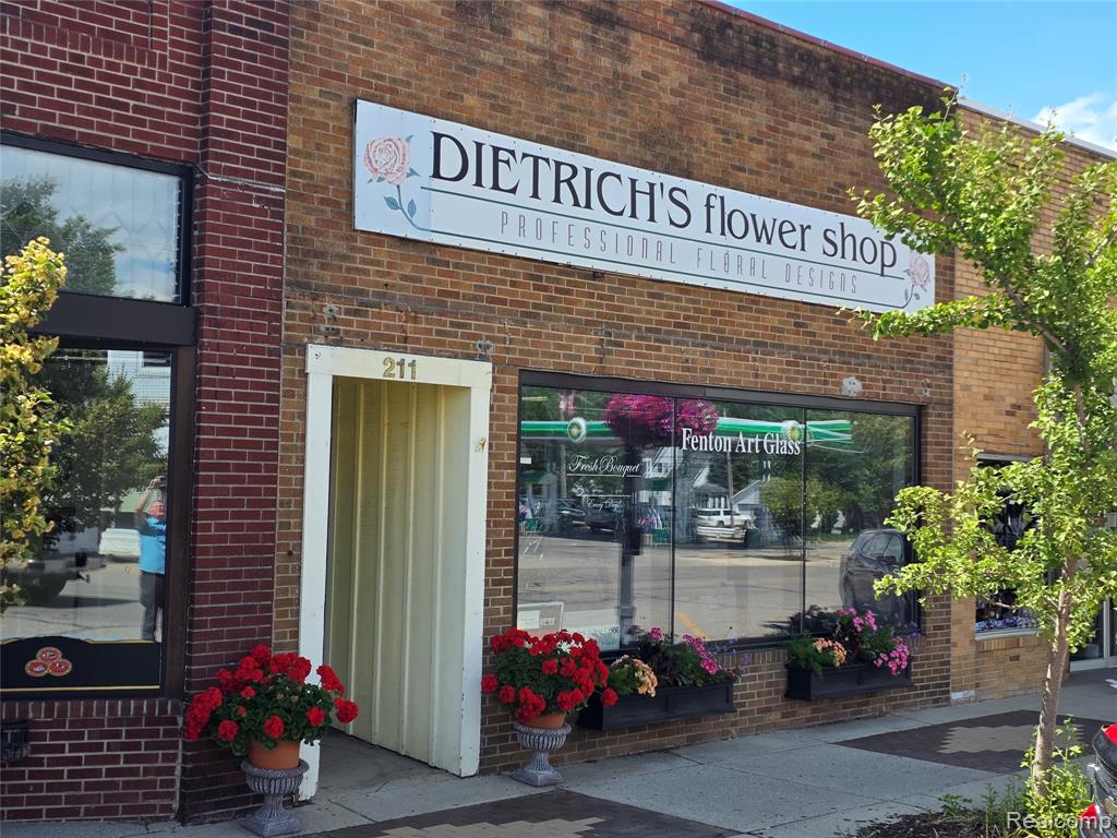 211 N Saginaw Street, Durand, MI 48429