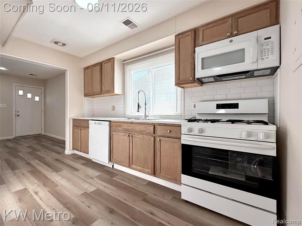 53 E Brickley Avenue, Hazel Park, MI 48030 — Photo 9