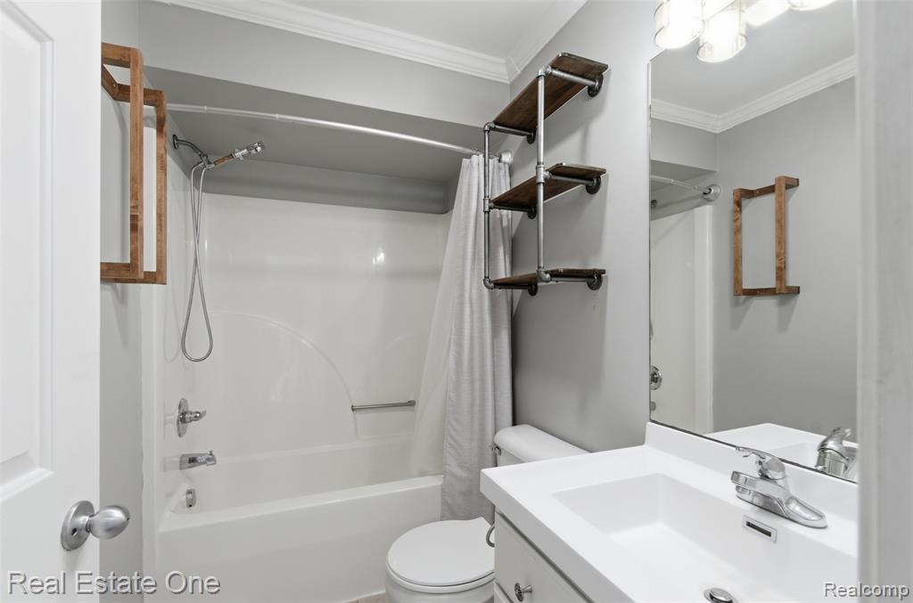 3559 Perry Lake Road, Ortonville, MI 48462 — Photo 30