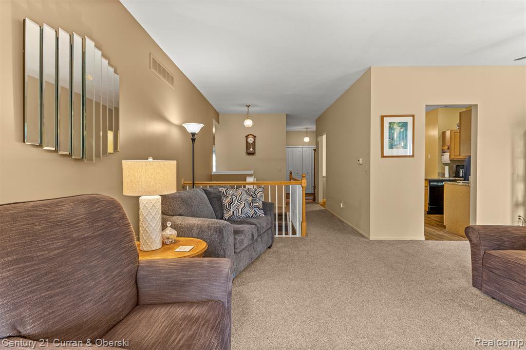 698 Ravencrest Lane, Westland, MI — Photo 16