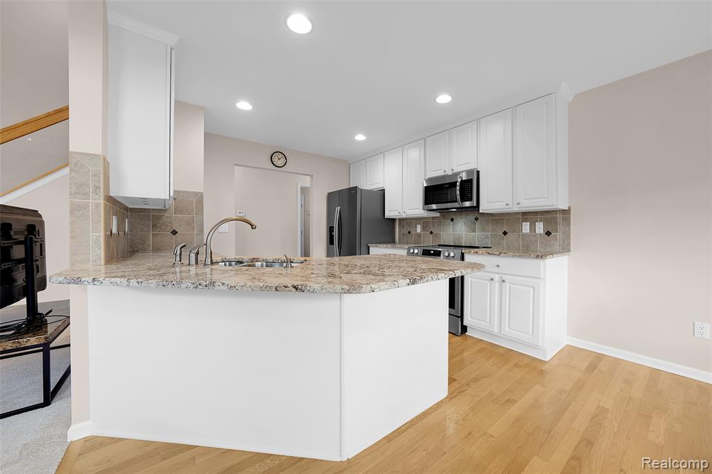 5729 Windspirit Court, 36, Waterford, MI 48327 — Photo 13