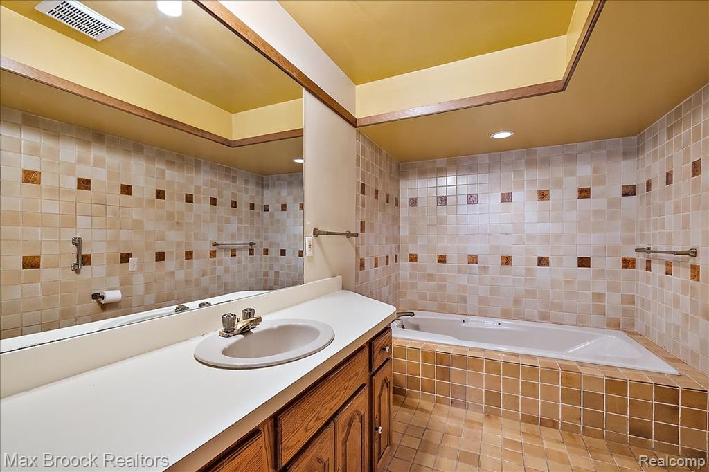 32321 Arlington Drive, Beverly Hills, MI 48025 — Photo 18