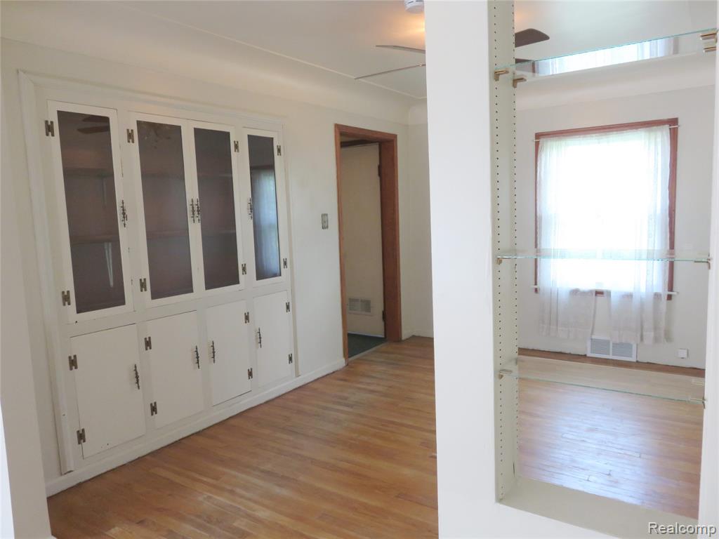 8961 Mortenview Drive, Taylor, MI 48180 — Photo 9