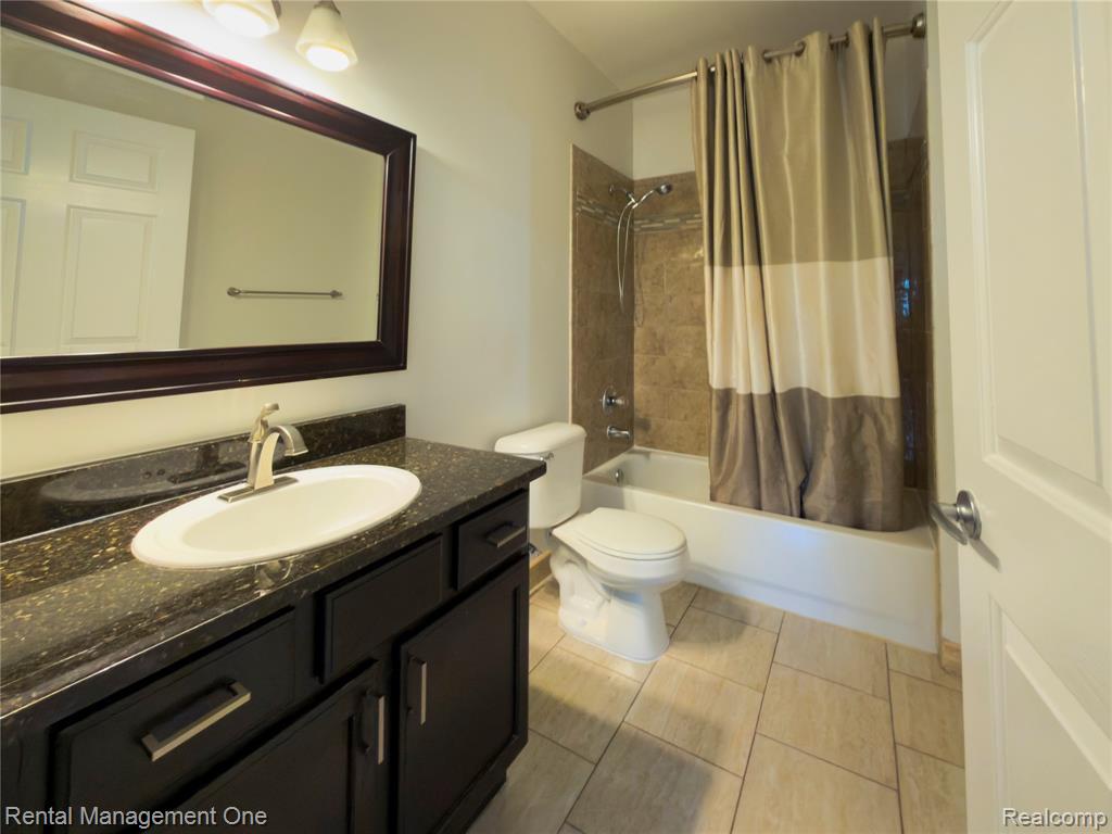 5637 Twin Oaks Drive, Sterling Heights, MI 48314 — Photo 15