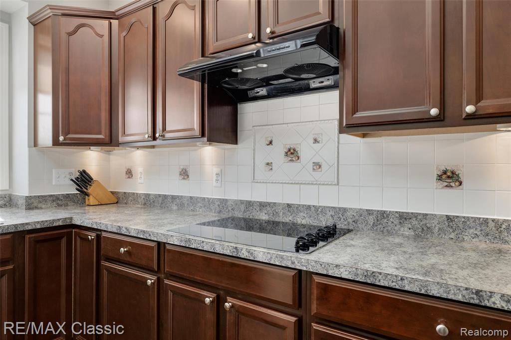 45273 Jacob Drive, Novi, MI — Photo 14