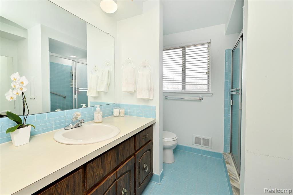 6132 Ledgeway Drive, West Bloomfield, MI — Photo 21