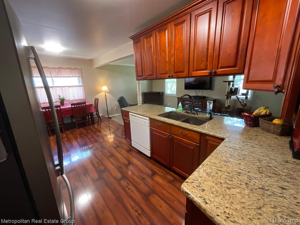 9127 BRIARWOOD Drive, Plymouth, MI 48170 — Photo 11
