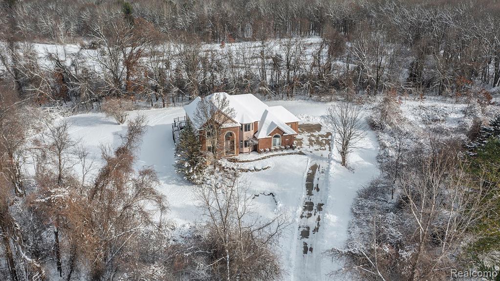 2298 Meadow Court, Leonard, MI 48367 — front exterior