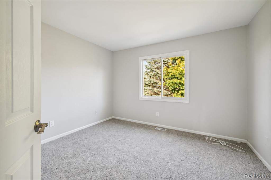45516 VIOLET Lane, Novi, MI — Photo 31