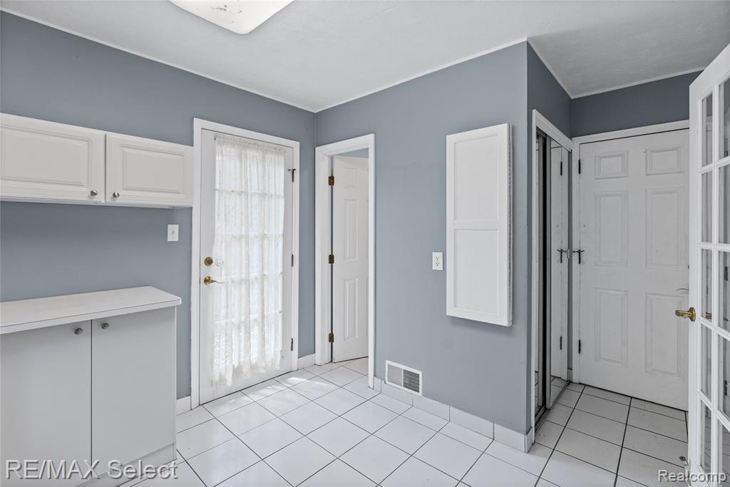 3441 Hawthorne Drive, Flint, MI 48503 — Photo 11