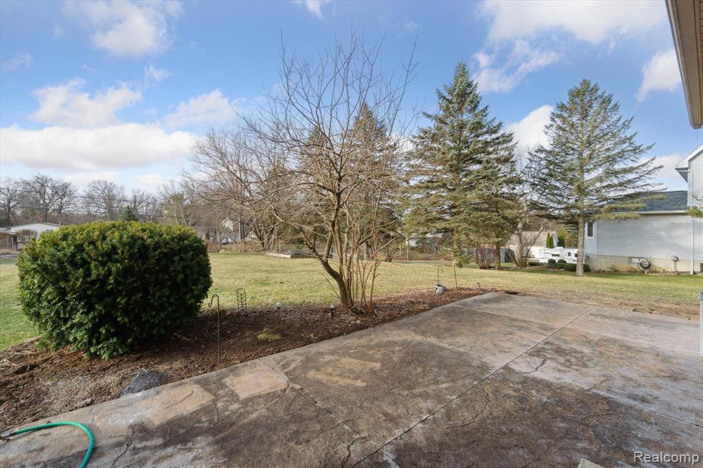 9400 ENGLISHMAN Drive, Fenton, MI 48430 — Photo 46