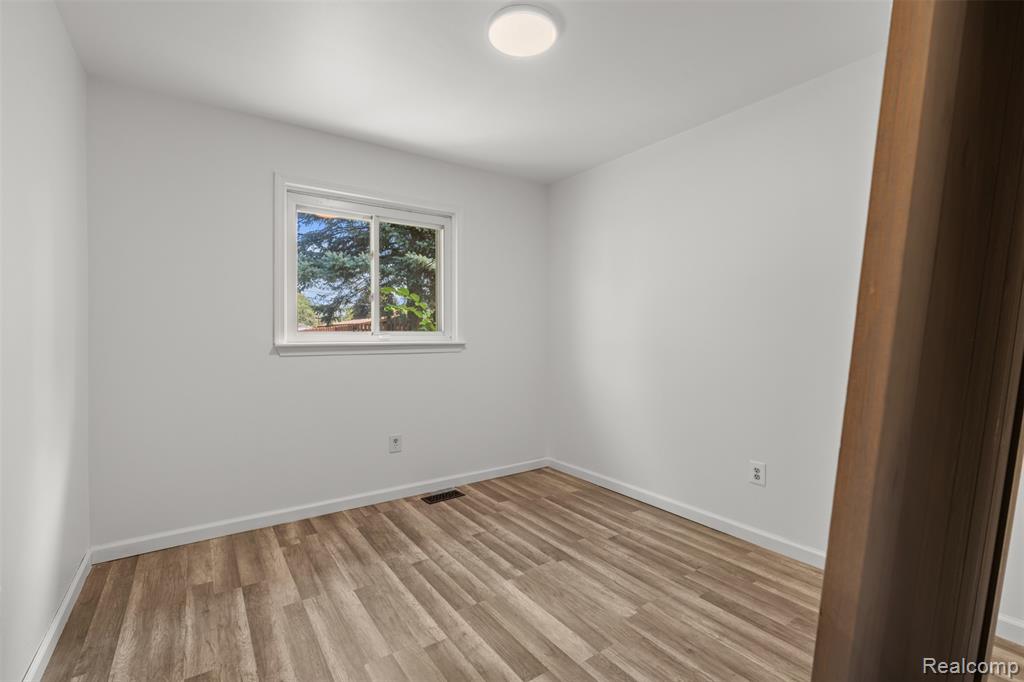 9381 Pardee Road, Taylor, MI 48180 — Photo 12