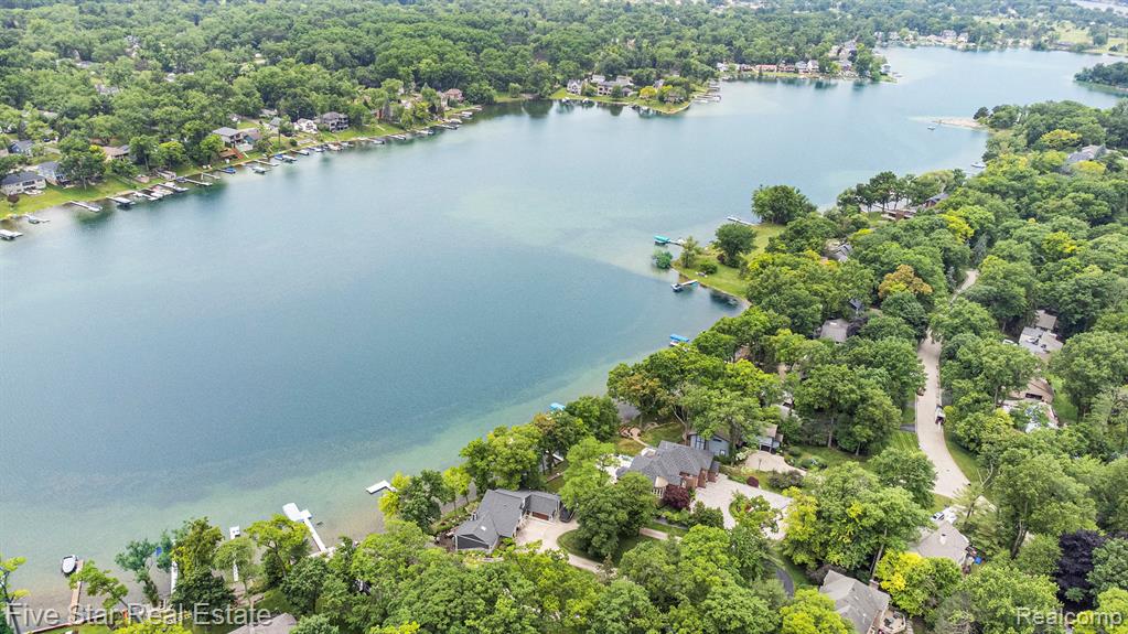 7025 Dandison Boulevard, West Bloomfield, MI 48324 — Photo 79