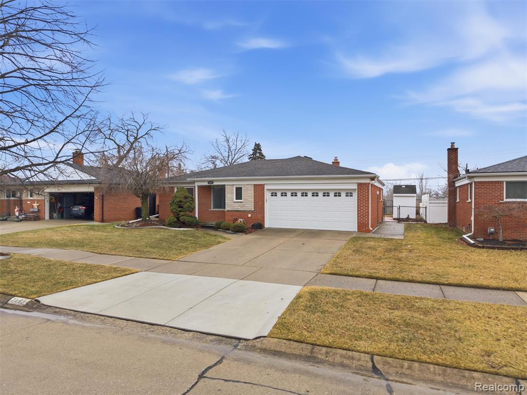 7697 Carrousel Boulevard, Westland, MI — Photo 7