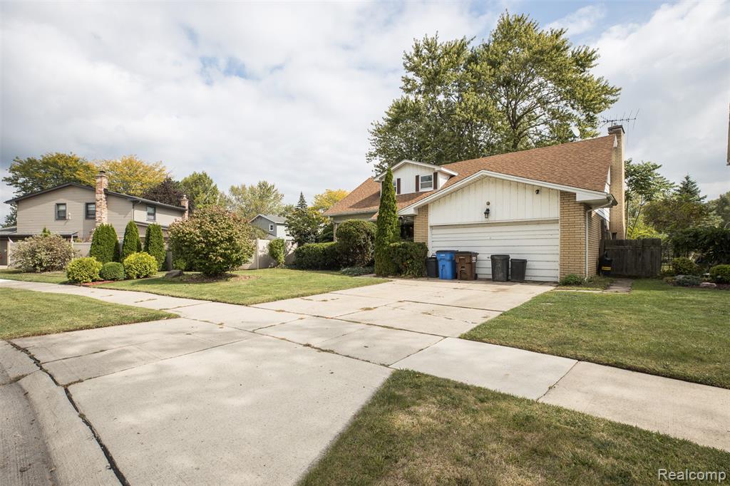 29823 Kingsbridge Drive, Gibraltar, MI — Photo 5
