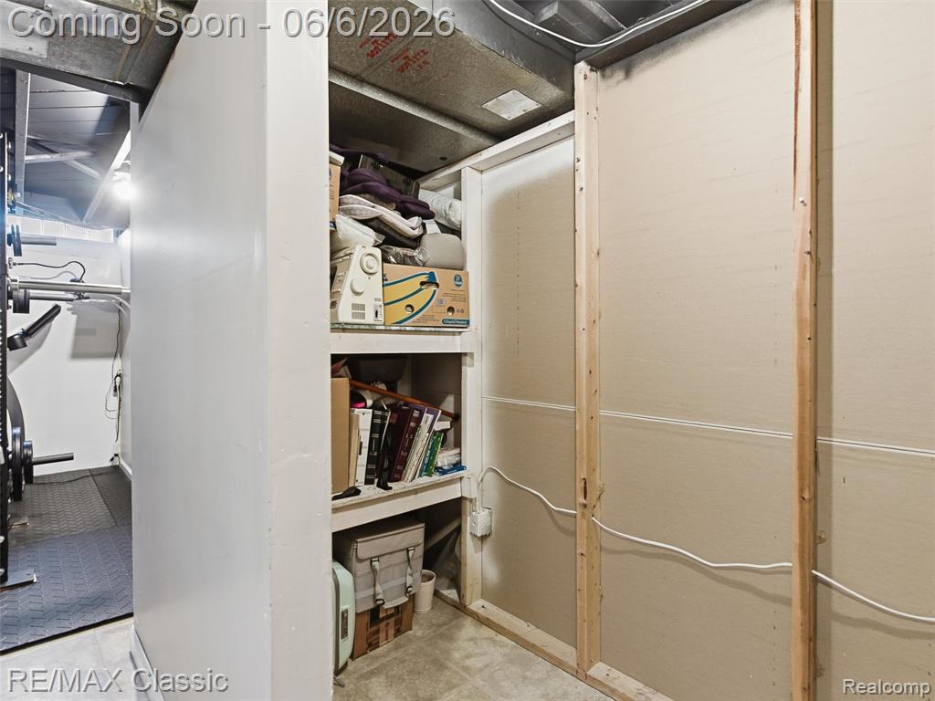 41020 Greenbriar Lane, Plymouth, MI 48170 — Photo 36