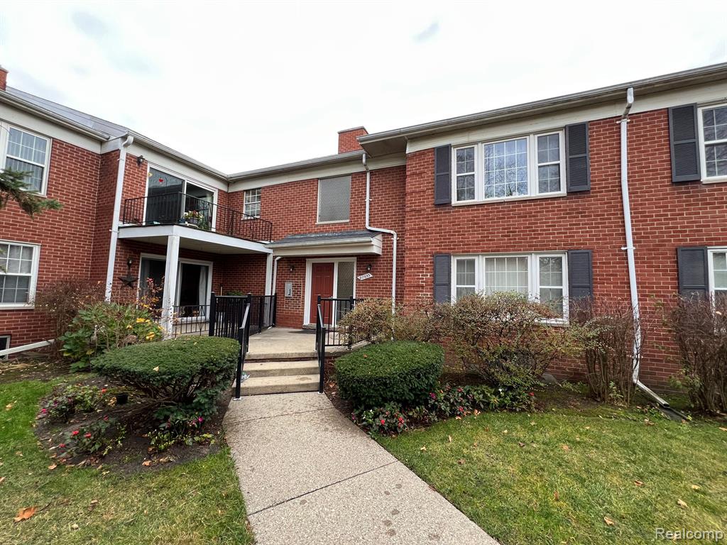 27653 W ECHO VALLEY, 210, Farmington Hills, MI 48334 — Photo 2
