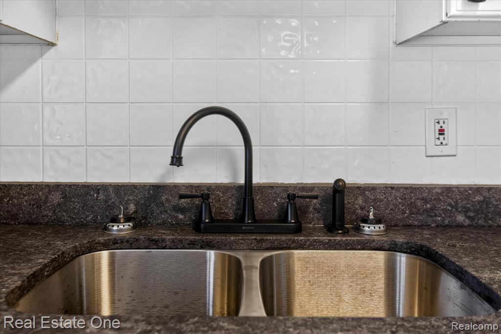 3267 Mills Acres Street, Flint, MI 48506 — Photo 10