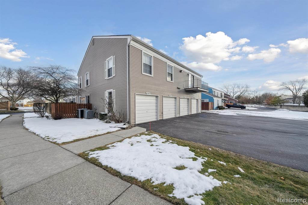 23667 STONEHENGE Boulevard, Novi, MI — Photo 2