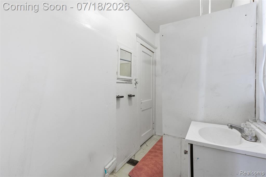 5056 Charles Street, Hamtramck, MI 48212 — Photo 8