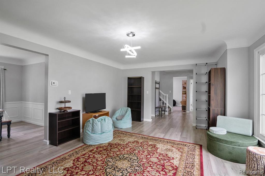 18441 ROSELAND Boulevard, Lathrup Village, MI 48076 — Photo 10