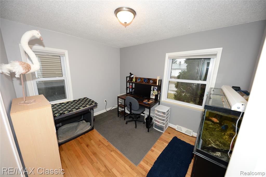 872 E Rowland Avenue, Madison Heights, MI 48071 — Photo 9