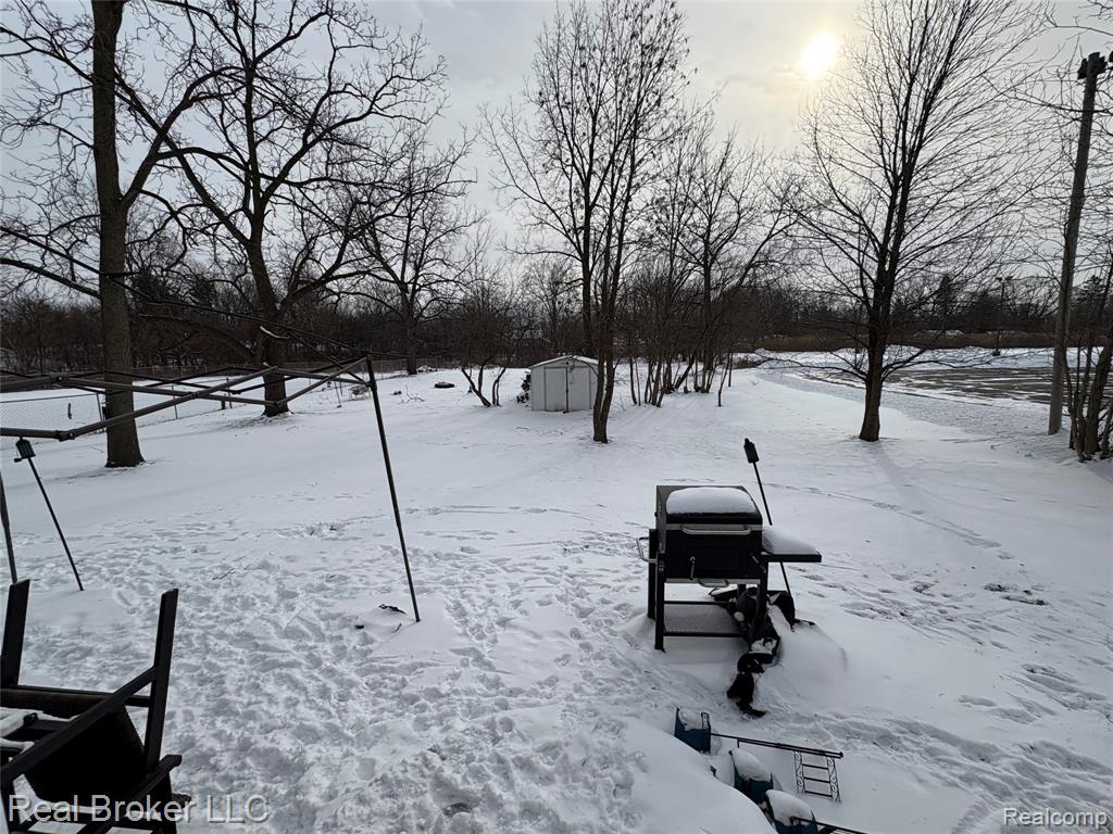6054 Lapeer Road, Burton, MI 48509 — Photo 14