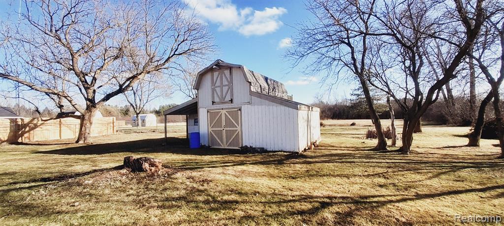 4098 E CARPENTER Road, Flint, MI 48506 — Photo 22
