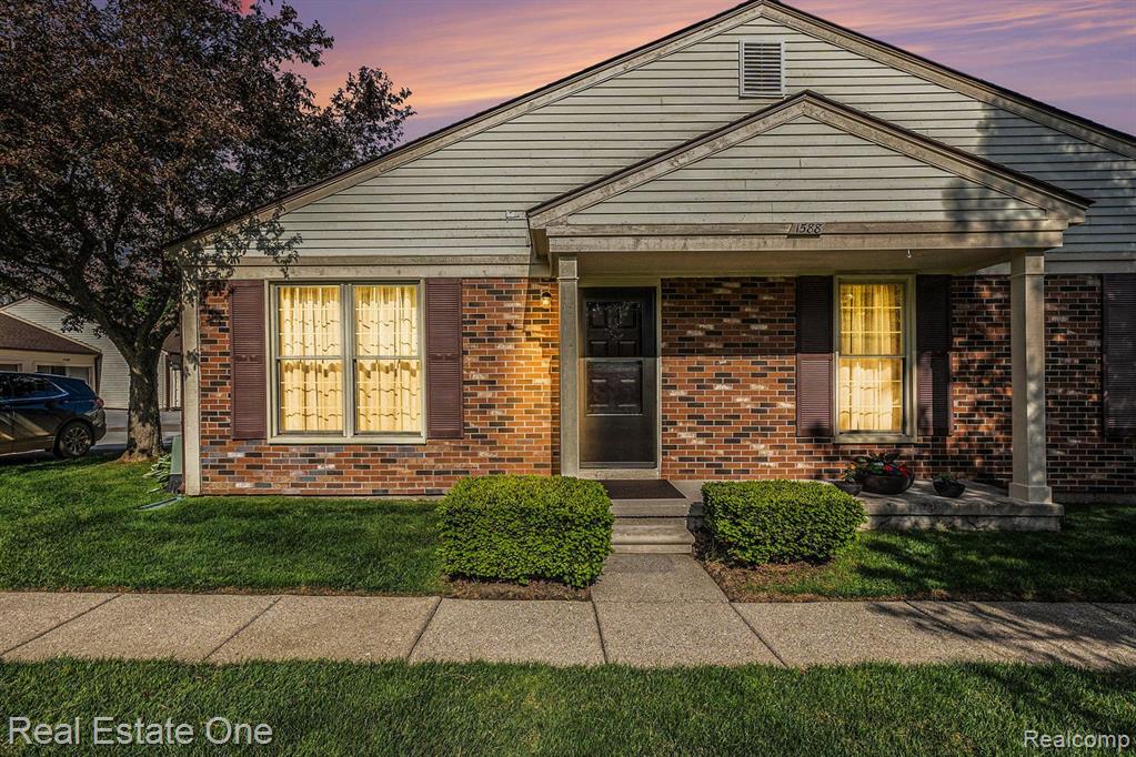1588 DOVER Hill S, Walled Lake, MI 48390 — Photo 2