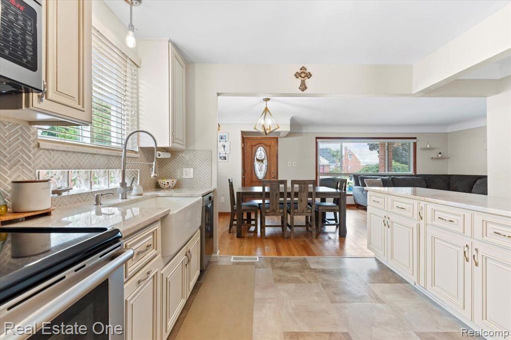 9671 STERLING Avenue, Allen Park, MI 48101 — Photo 7