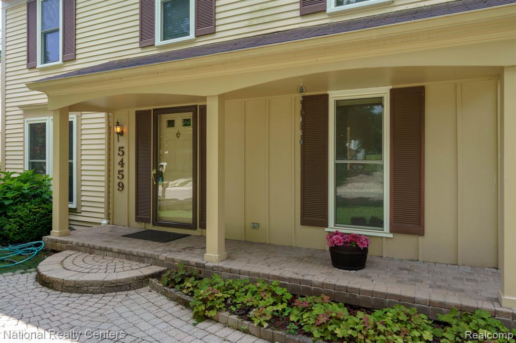 5459 N Piccadilly, West Bloomfield, MI — Photo 2