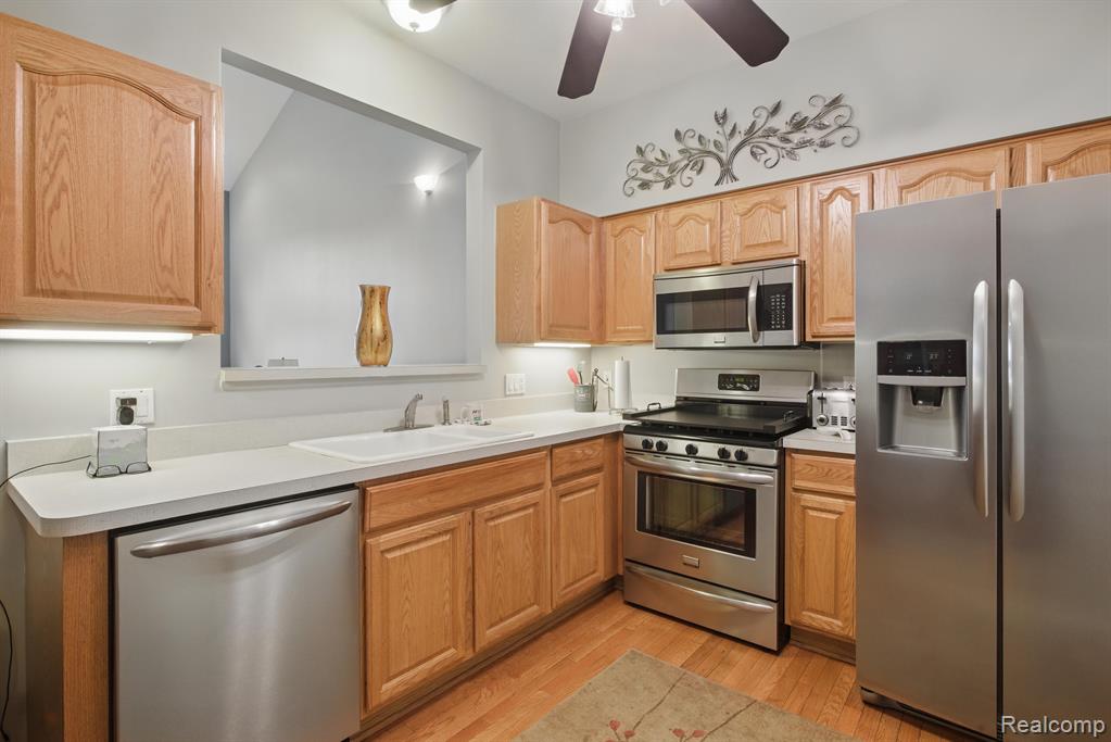 5496 GREENWAY Drive, 48, Trenton, MI 48183 — Photo 11